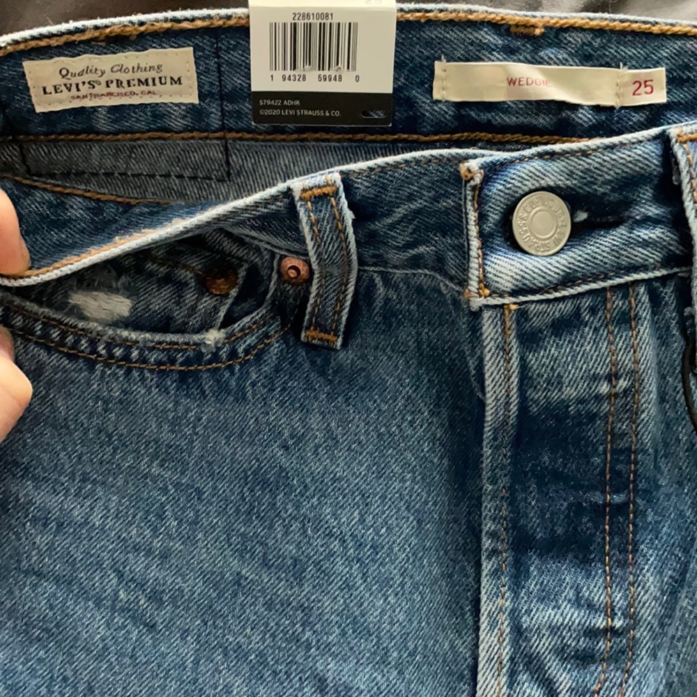 Levi’s Wedgie Fit!